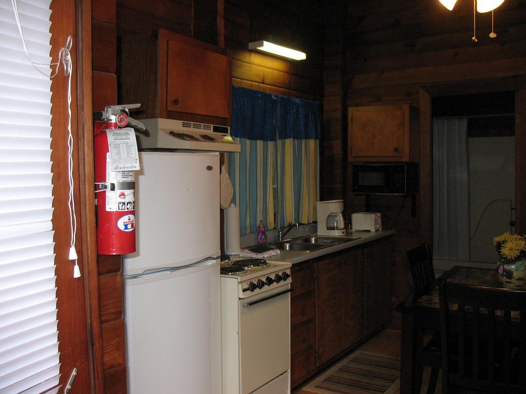 Forest Lake Camping Resort Cabin 18 Advance Exterior photo